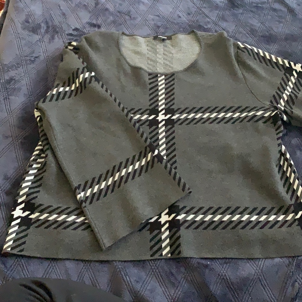 Womens Gray with black and white design XL Sweater